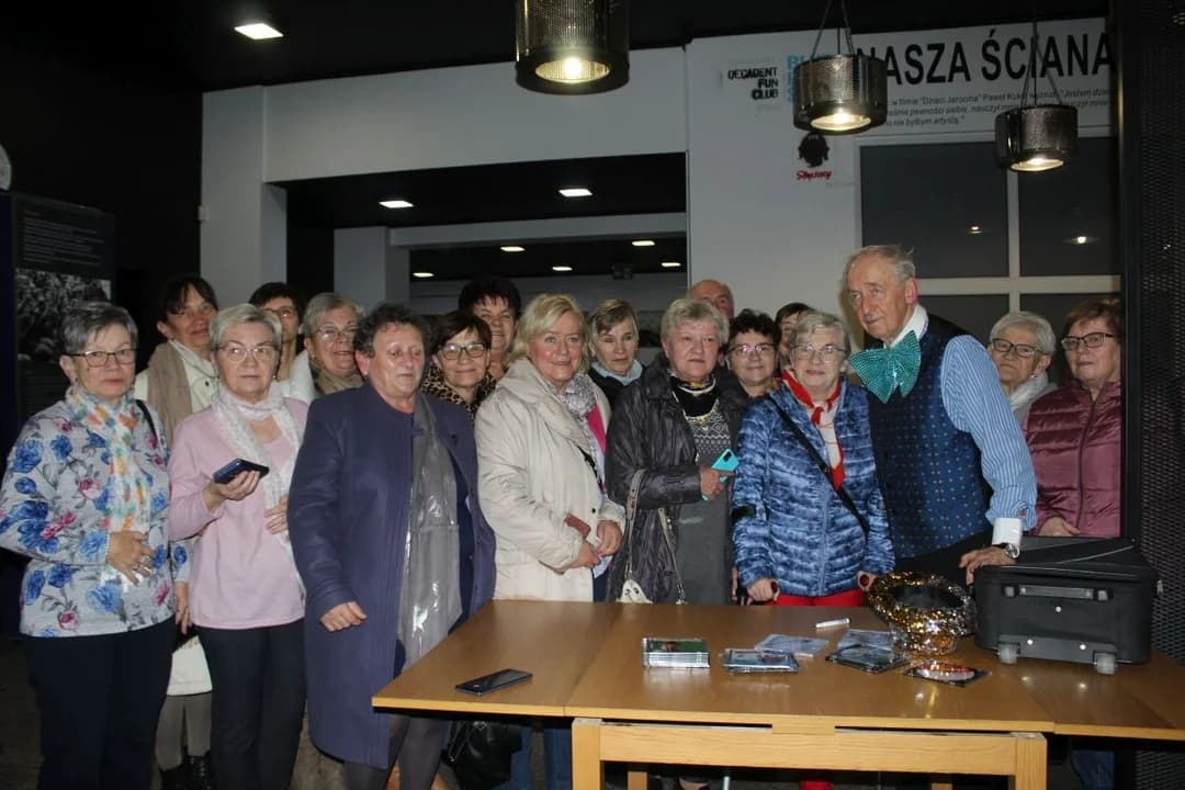 Pełna sala śpiewała z Andrzejem Rosiewiczem. Koncert na 7. urodziny Domu Dziennego Senior+ w Jarocinie [ZDJĘCIA]