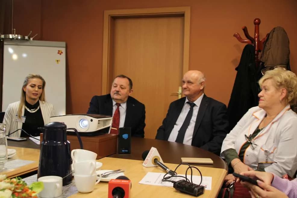 Szpital Powiatowy w Jarocinie uzyskał akredytację ministerstwa zdrowia — zdjęcie 2 z 5