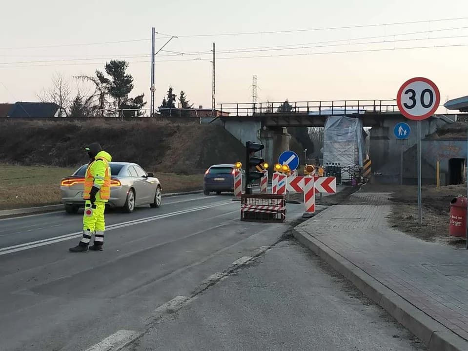 Utrudnienia na Wrocławskiej w Jarocinie. Do kiedy potrwają? [ZDJĘCIA, SONDA]