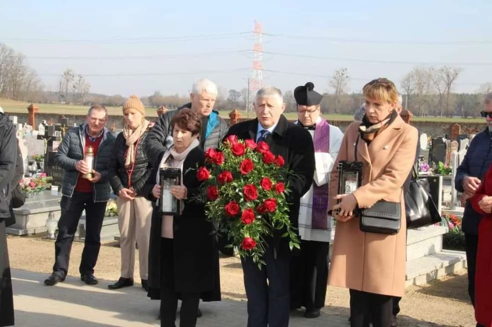 Otwarcie i nadanie imienia rondu w Zalesiu — zdjęcie 2 z 15