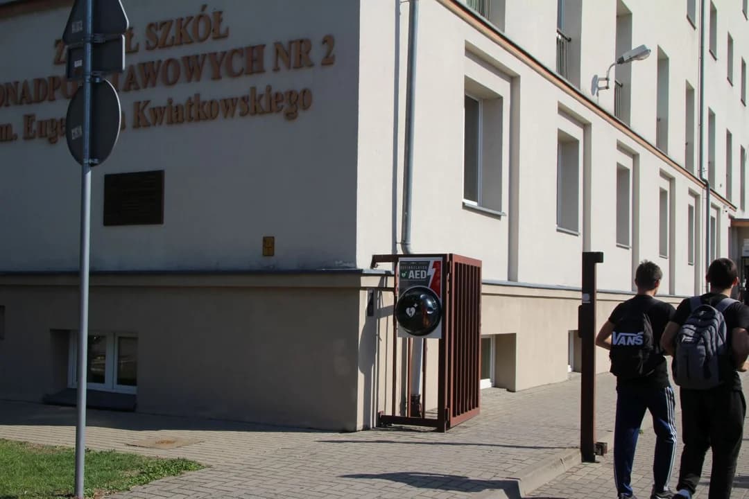 Mapa defibrylatorów AED w Jarocinie i okolicy. Te urządzenia zwiększają szansę na przeżycie pacjenta — zdjęcie 6 z 11