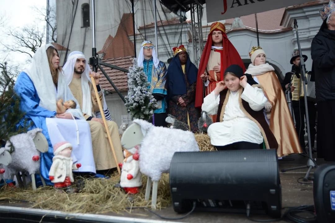 14. Jarocińskie Kolędowanie z Orszakiem Trzech Króli. Najwięcej było przedszkolaków  [ZDJĘCIA]