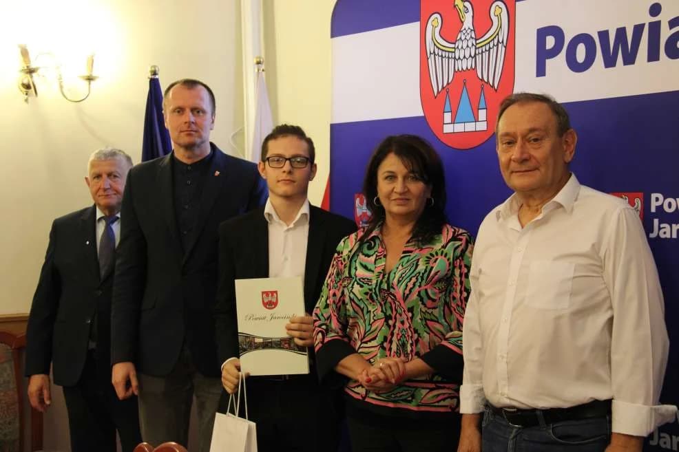 Starosta jarociński nagrodził najlepszych, tegorocznych maturzystów. Kto znalazł się w tym gronie i jak został wyróżniony? [ZDJĘCIA] — zdjęcie 4 z 11
