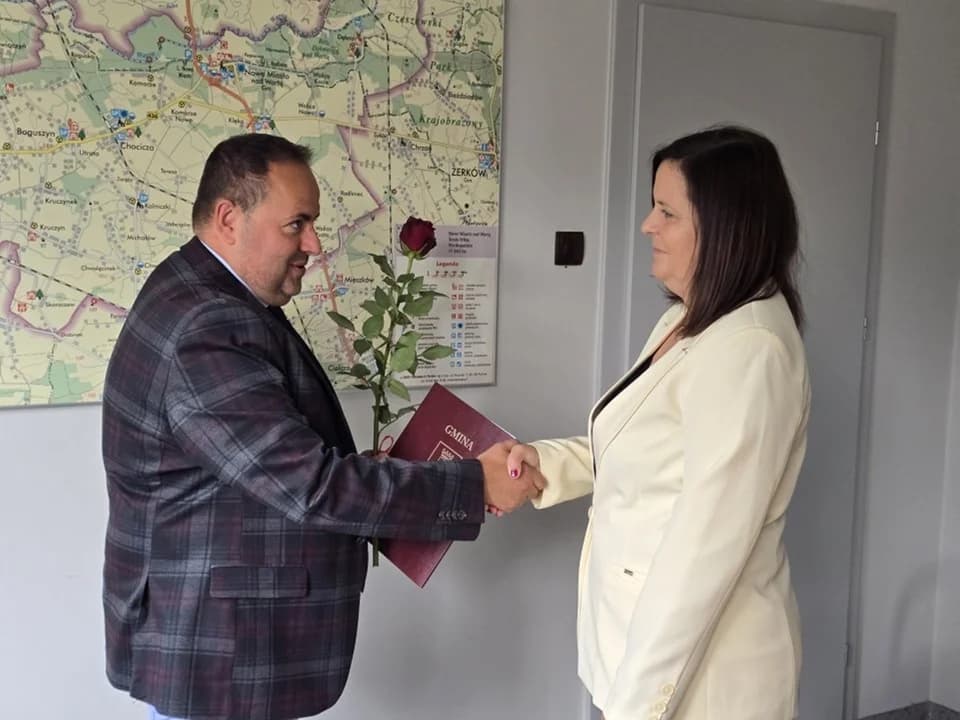 Trójka nauczycieli z Zespołu Szkół w Chociczy oficjalnie odebrała akty nadania awansu zawodowego na stopień nauczyciela mianowanego.