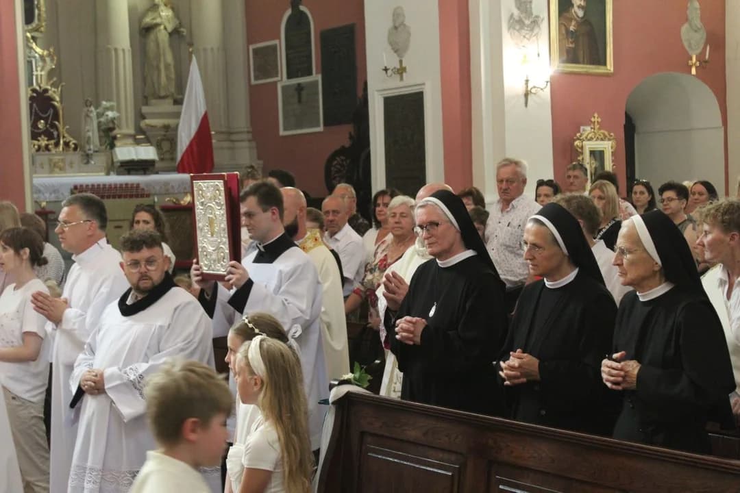 Elżbietankom podziękowano za 133 lat posługi w Jarocinie. Z końcem miesiąca siostry opuszczą miasto [ZDJĘCIA] — zdjęcie 3 z 206