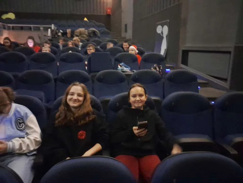 Uczniowie z Mieszkowa pojechali do kina w Jarocinie — zdjęcie 6 z 12