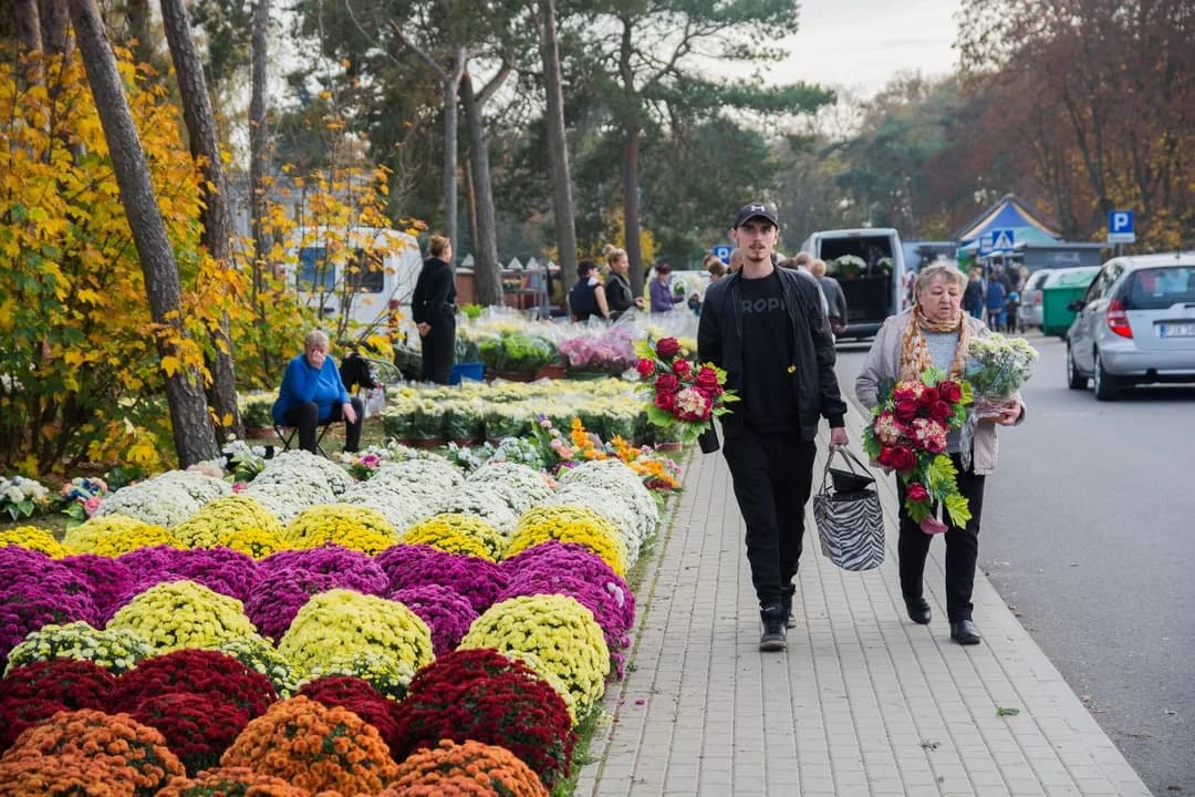 Msze św. i zbiórka na renowację mogił. Wszystkich Świętych i Dzień Zaduszny w Jarocinie