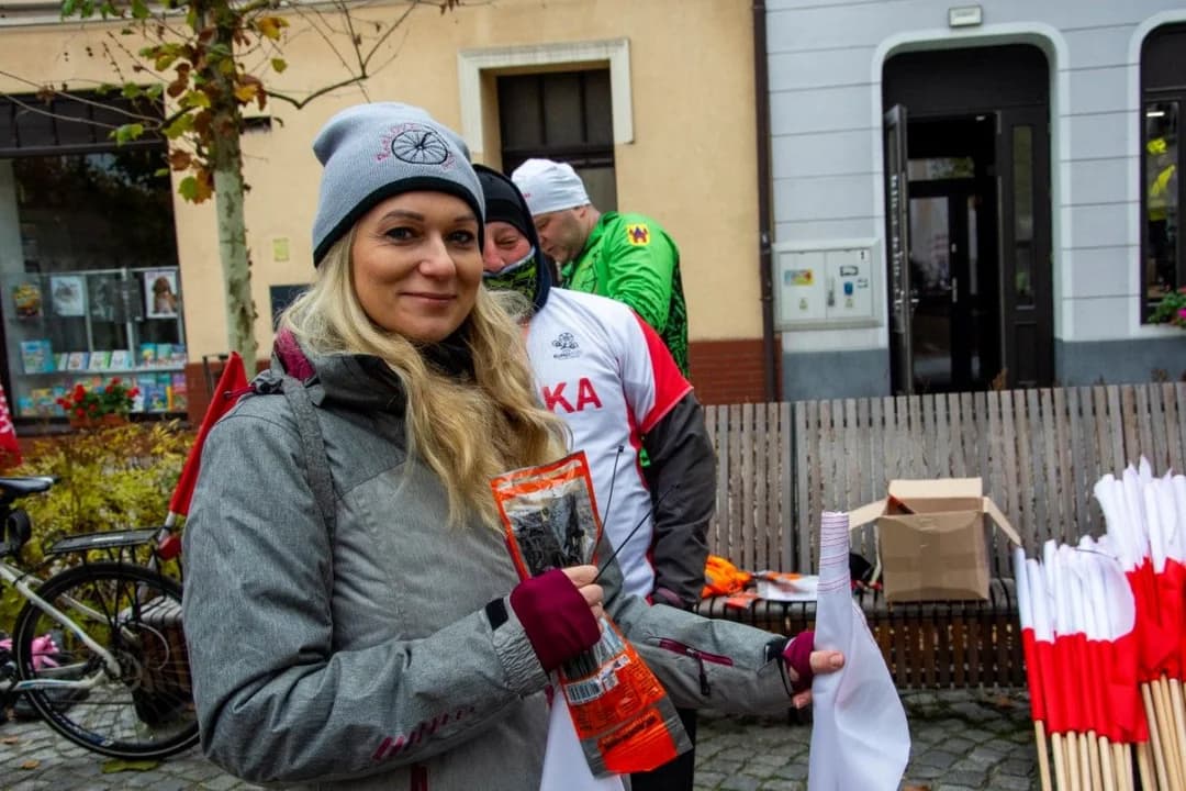 75 osób przejechało 106 kilometrów. Sztafeta Niepodległościowa z RoweLOVE Jarocin [ZDJĘCIA] — zdjęcie 4 z 64