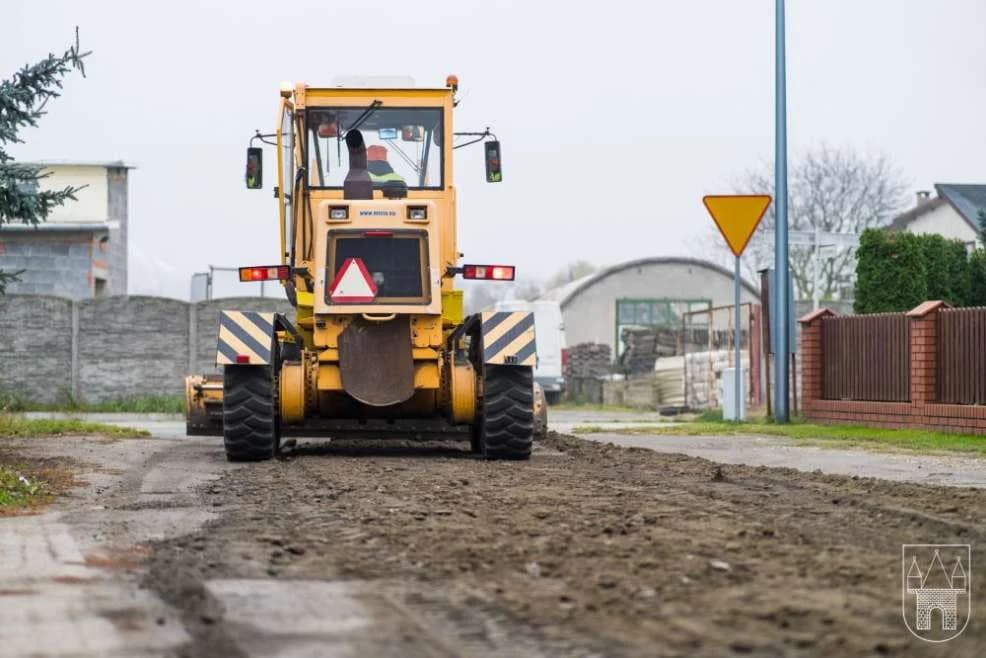 Drogowcy zajęli się remontem dróg gruntowych na terenie gminy Jarocin. Które odcinki zostaną zrobione? [ZDJECIA] — zdjęcie 5 z 8
