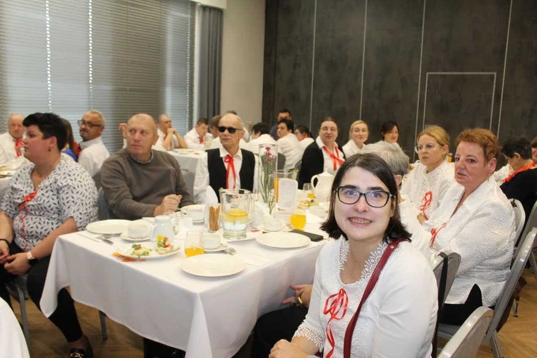 Impreza była okazją do integracji, tańca i wspólnego śpiewania piosenek biesiadnych — zdjęcie 3 z 157