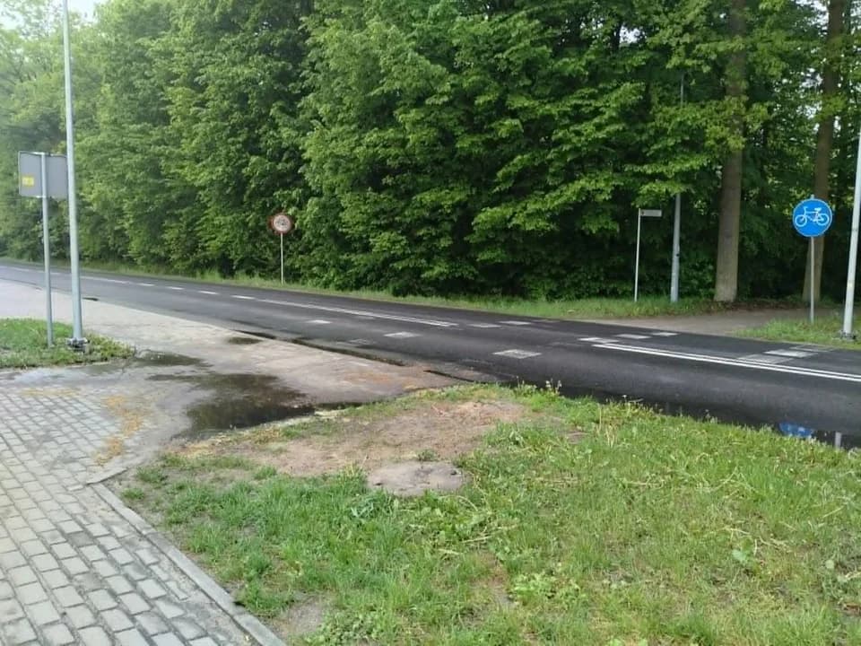 Czy wjazd z drogi rowerowej na drogę Witaszyczki - Zakrzew jest bezpieczny?