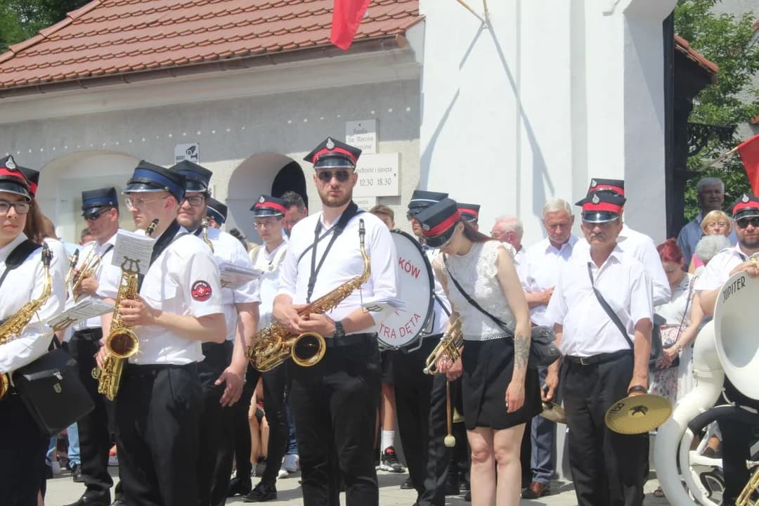 Boże Ciało w Jarocinie. Procesja z parafii św. Marcina do Chrystusa Króla — zdjęcie 3 z 314