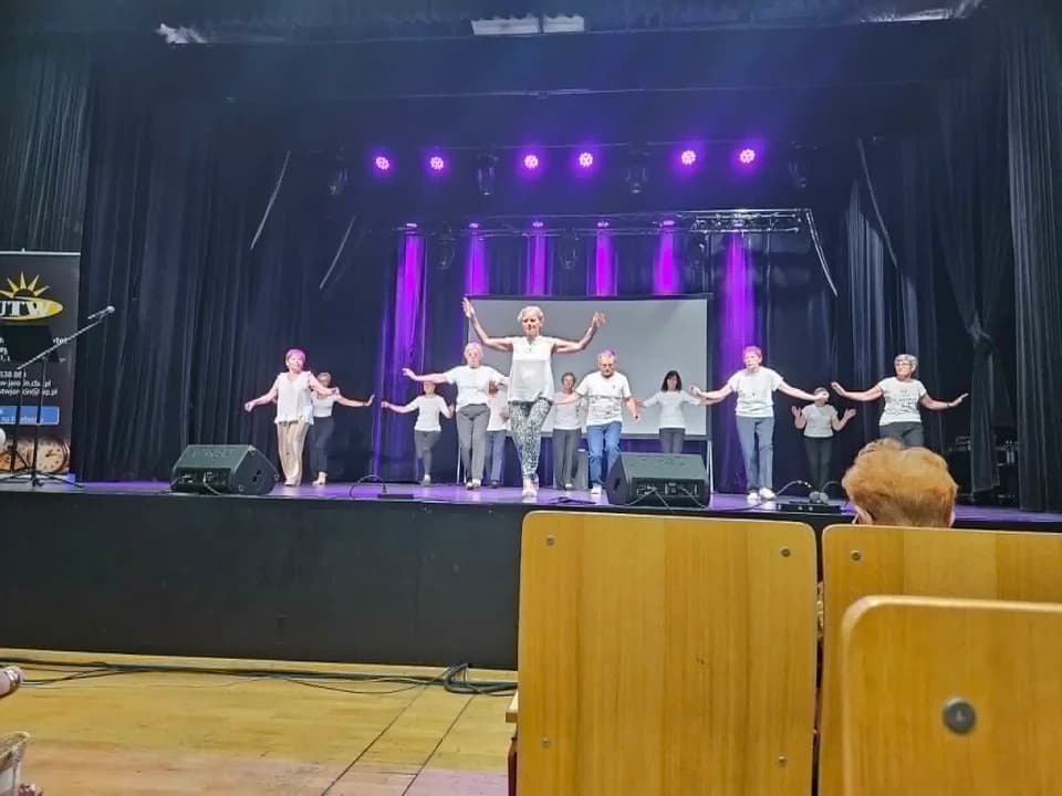 Były przemówienia, życzenia i występ.