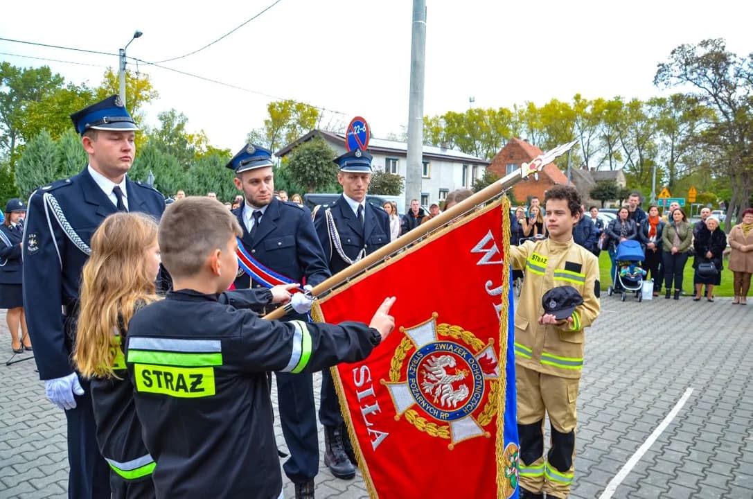 Młodzi adepci pożarnictwa ślubowali na sztandar.