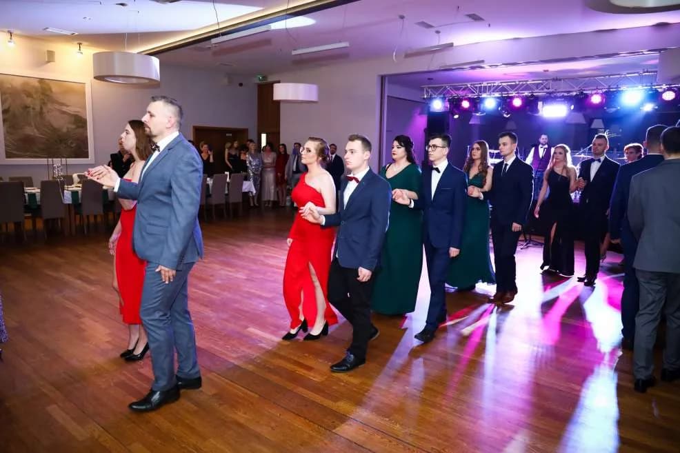 Studniówki 2023. Tak bawili się maturzyści z Zespołu Szkół Przyrodniczo-Biznesowych w Tarcach [ZDJĘCIA]