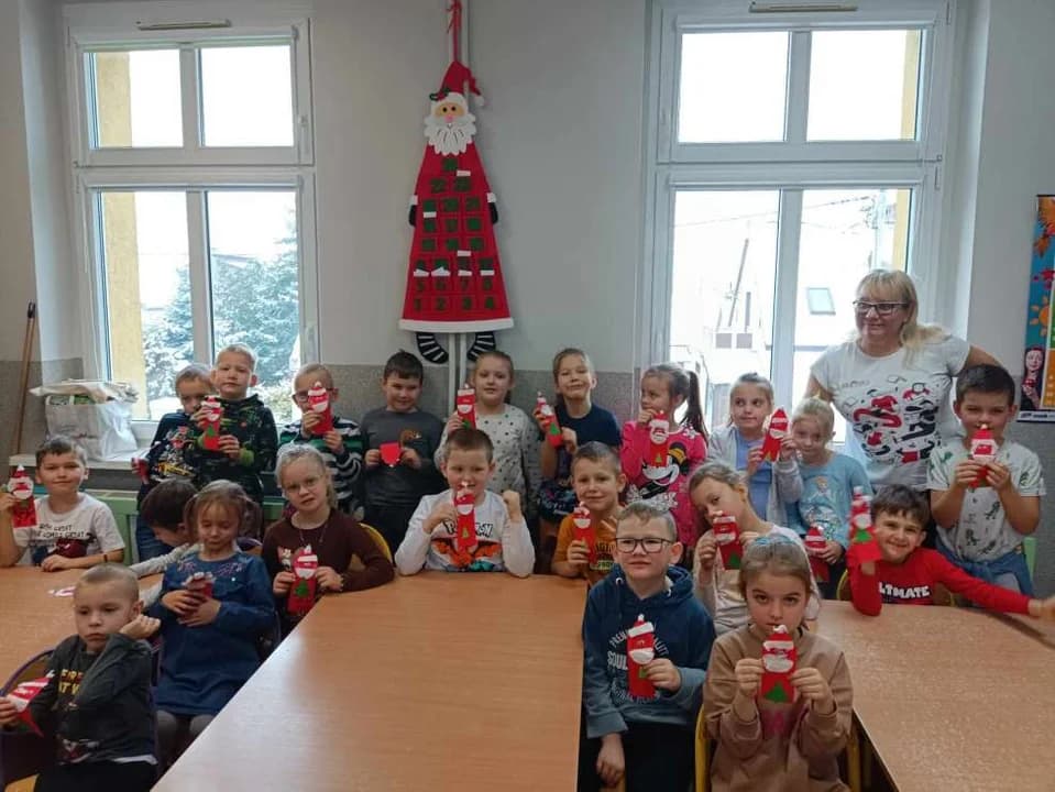 „Mikołajkowe Czytanie” w Bibliotece Publicznej Miasta i Gminy Jarocin — zdjęcie 5 z 80