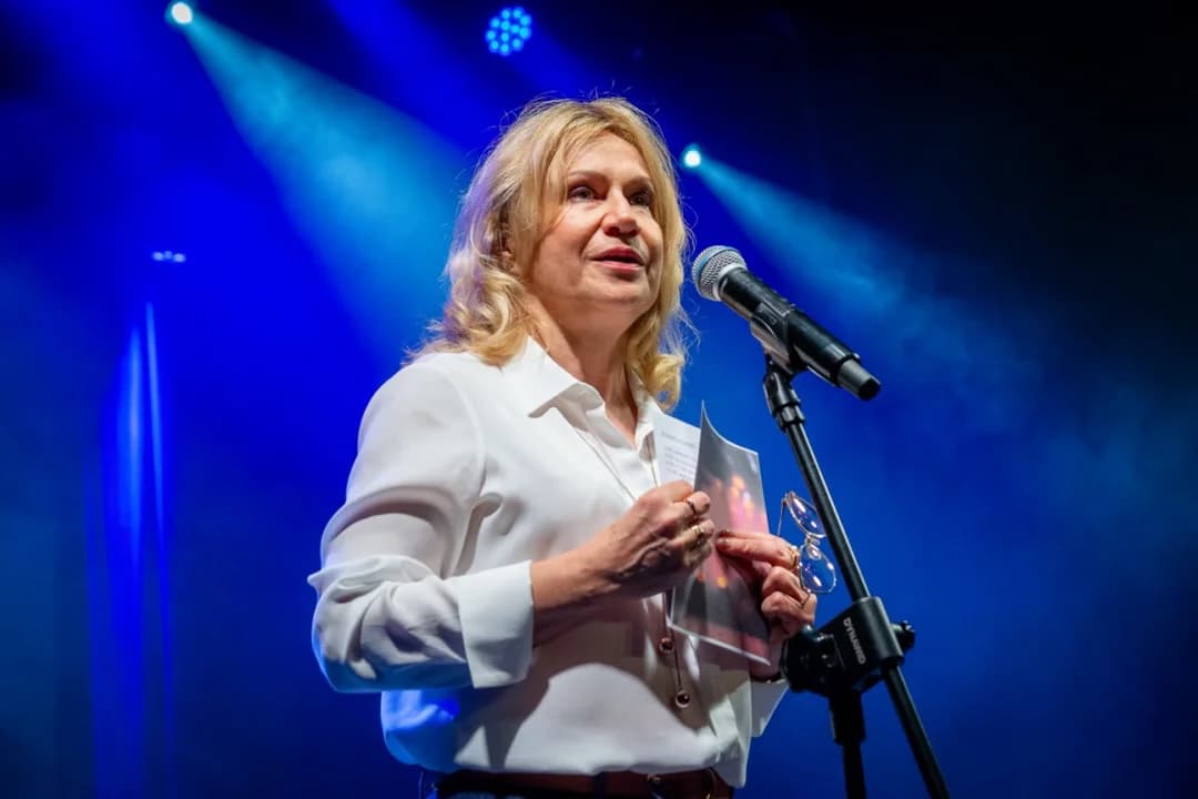 Wielkie emocje w JOK-u. Za nami III Gminny Festiwal Piosenki Angielskiej — zdjęcie 3 z 95
