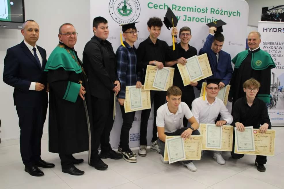 W Jarocinie odbyła się uroczysta ceremonia Wyzwolin Czeladniczych, czyli przejścia z ucznia na czeladnika [ZDJĘCIA, SONDA]
