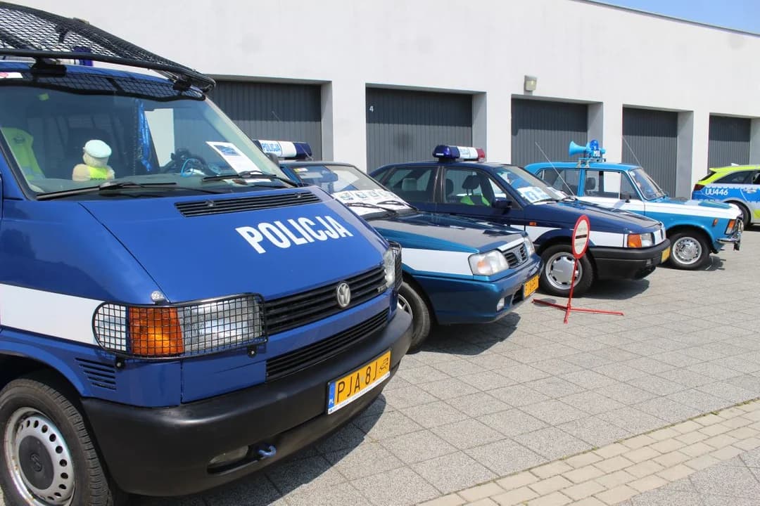 Takimi wozami dawniej ścigano przestępców. Niezwykły pokaz z okazji Święta Policji [ZDJĘCIA] — zdjęcie 6 z 10