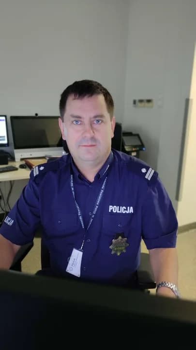 Podinsp. Krzysztof Grala z KPP w Jarocinie zajął trzecie miejsce w turnieju na najlepszego dyżurnego w Wielkopolsce — zdjęcie 2 z 16