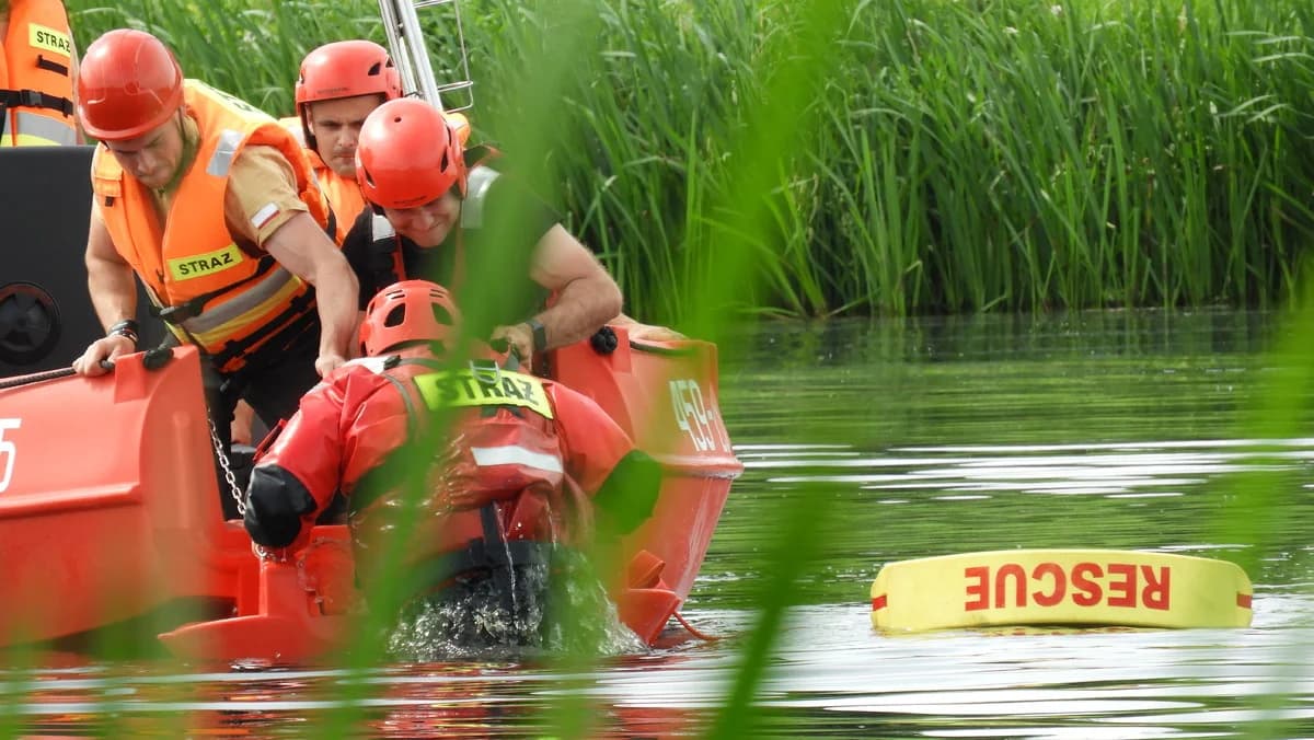 Policja i straż nad zalewem w Siedleminie. Zjednoczyli się w wyjątkowej akcji — zdjęcie 6 z 13