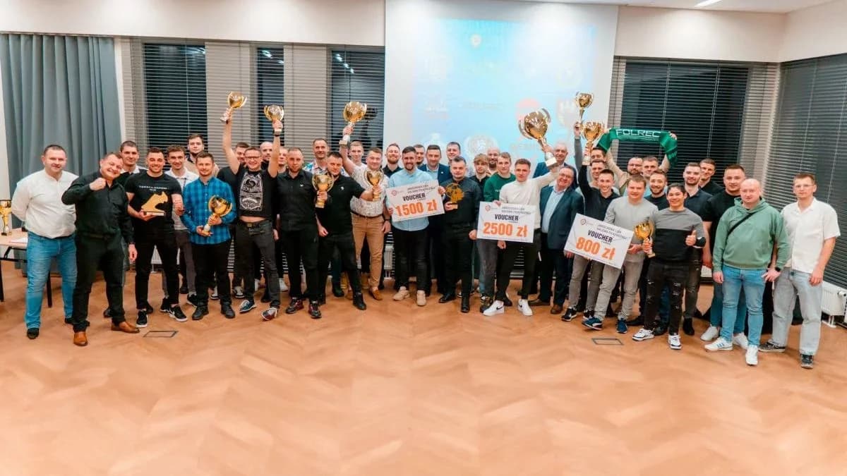 W marcu skończyła się także druga edycja Jarocińskiej Ligi Halowej Piłki Nożnej. Tym razem najlepsza okazała się ekipa HIMAN International Team. Na podium stanęły także Orły Jarocin oraz Rezbir. Królem strzelców ligi został Dawid Kuczyński, a łącznie padły 564 gole. Podsumowanie drugiej edycji JLHPN znajdziesz [TUTAJ]