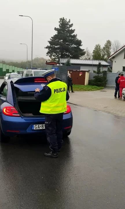 Przeszukano m.in. Trójmiejski Park Krajobrazowy, wprowadzono także kontrole drogowe na granicy Gdyni i gmin ościennych.