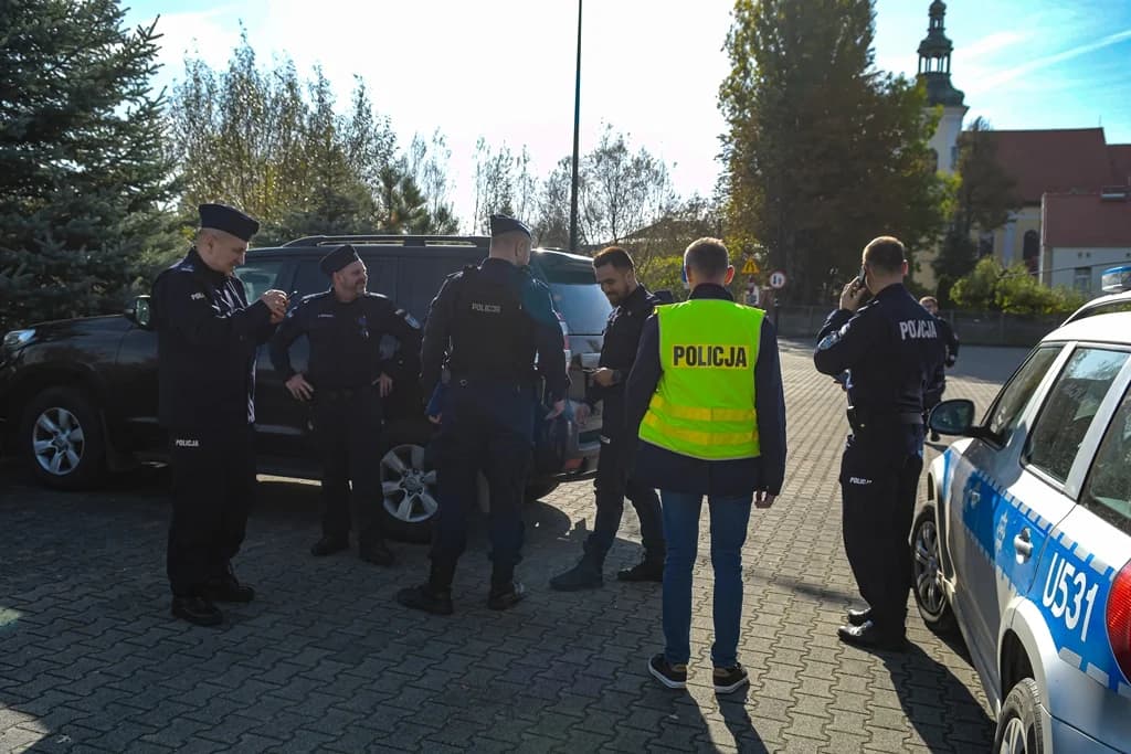 Katastrofa samolotu, uzbrojeni przestępcy i działania antyterrorystów - duże ćwiczenia policji i służb ratowniczych [ZDJĘCIA I FILM]