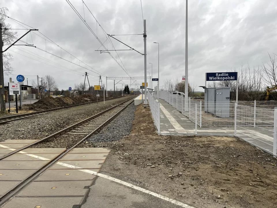Kierowcy skarżą się na ograniczoną widoczność na przejeździe kolejowym w Radlinie — zdjęcie 4 z 9