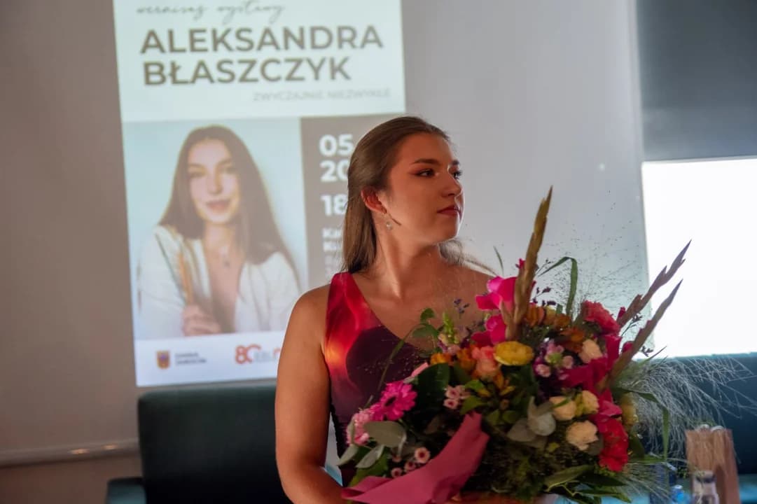 Studiuje ekonomię, ale kocha sztukę. Aleksandra Błaszczyk prezentuje  swoje obrazy w Kamienicy Kultury w Jarocinie [ZDJĘCIA]