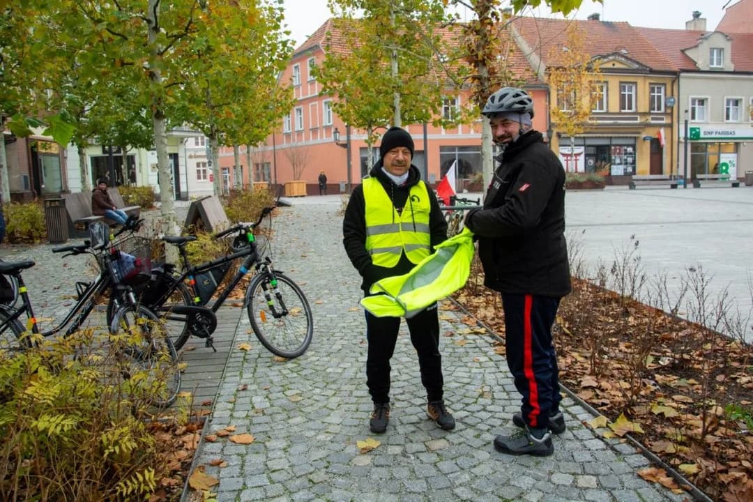 75 osób przejechało 106 kilometrów. Sztafeta Niepodległościowa z RoweLOVE Jarocin [ZDJĘCIA] — zdjęcie 5 z 64