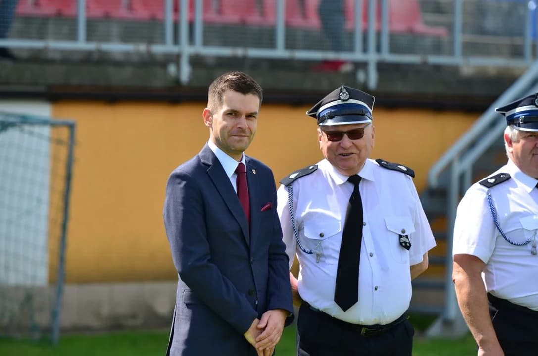 Drużyny z OSP Cielcza bezkonkurencyjne podczas gminnych zawodów w Jarocinie — zdjęcie 3 z 166