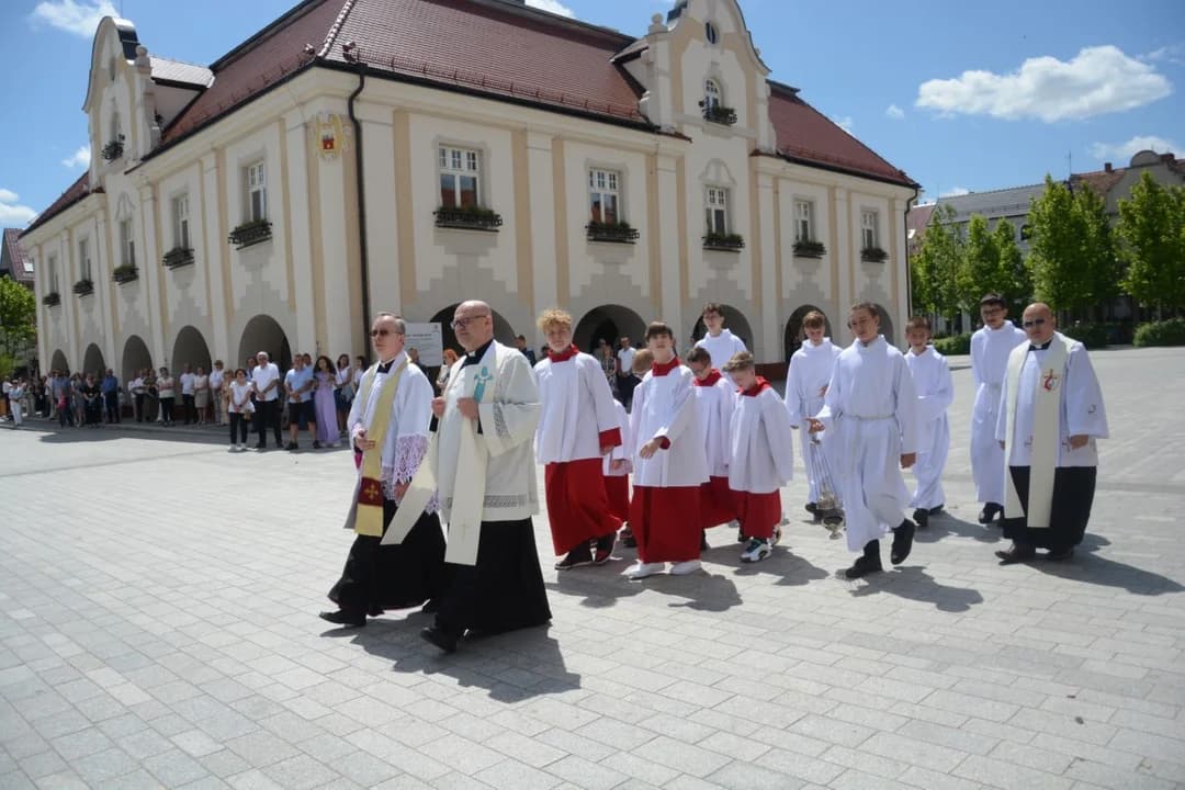 Boże Ciało w Jarocinie. ZOBACZ zdjęcia z największej procesji [GALERIA] — zdjęcie 2 z 231