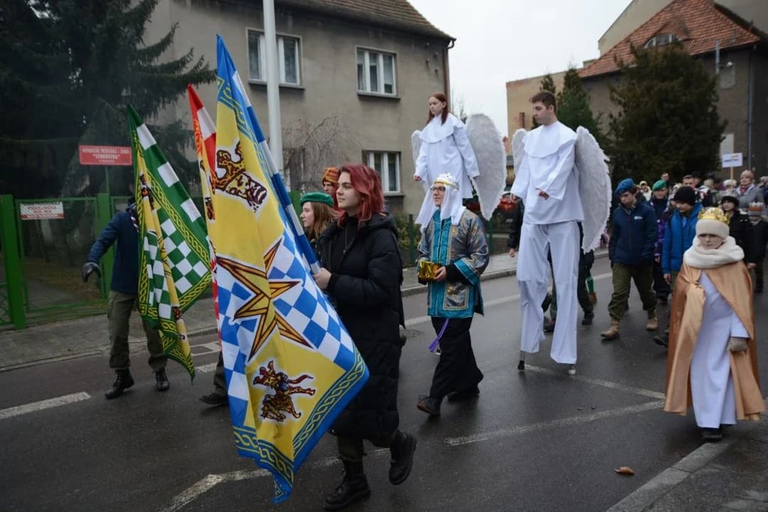 14. Jarocińskie Kolędowanie z Orszakiem Trzech Króli. Najwięcej było przedszkolaków  [ZDJĘCIA]