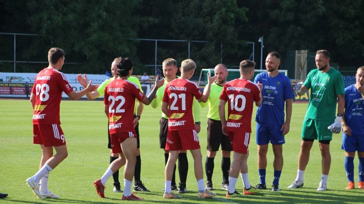 Pomimo ogromnego upału Jarocin zagrał dla Mai Kieliby. W meczu pokazowym zmierzyły się Jarota Jarocin oraz Team Maja