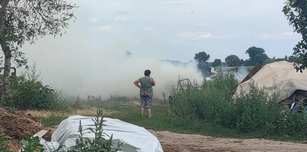 Pożar w Żernikach. Dym widać z kilkunastu kilometrów [ZDJĘCIA]