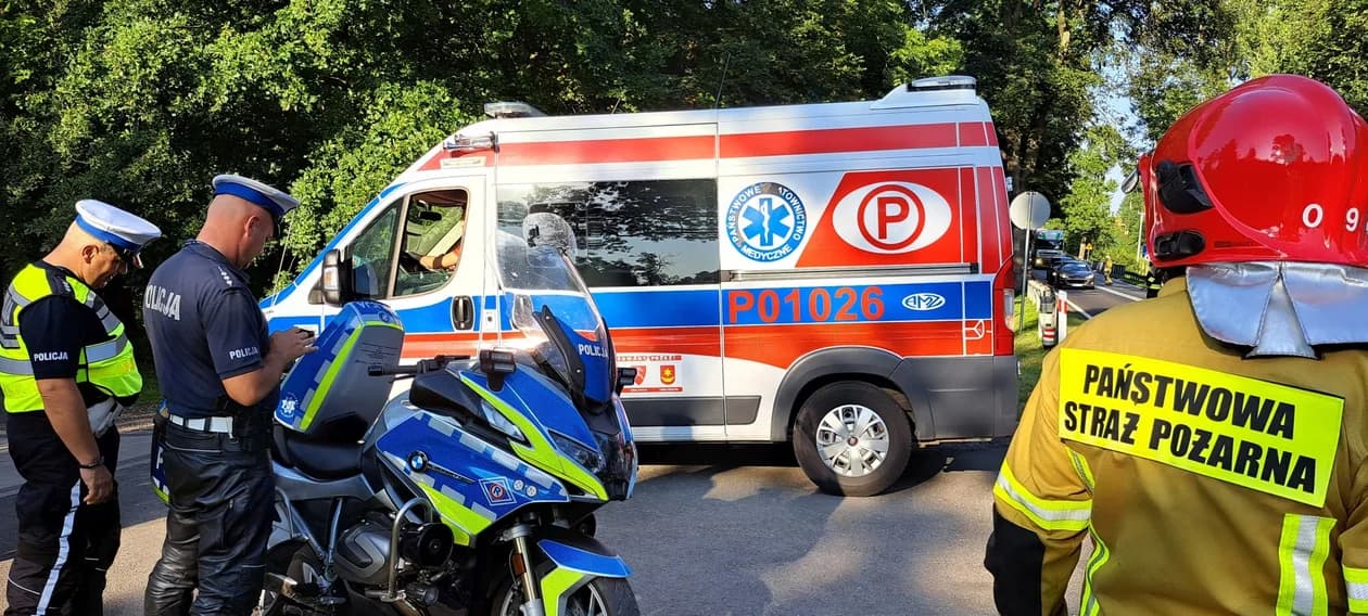 Zderzenie seata ibizy z porsche na drodze wojewódzkiej 443 w Bachorzewie — zdjęcie 4 z 10