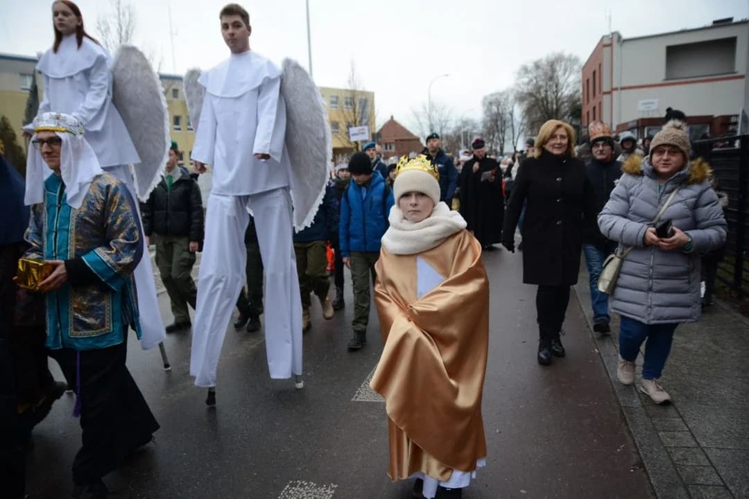 14. Jarocińskie Kolędowanie z Orszakiem Trzech Króli. Najwięcej było przedszkolaków  [ZDJĘCIA]