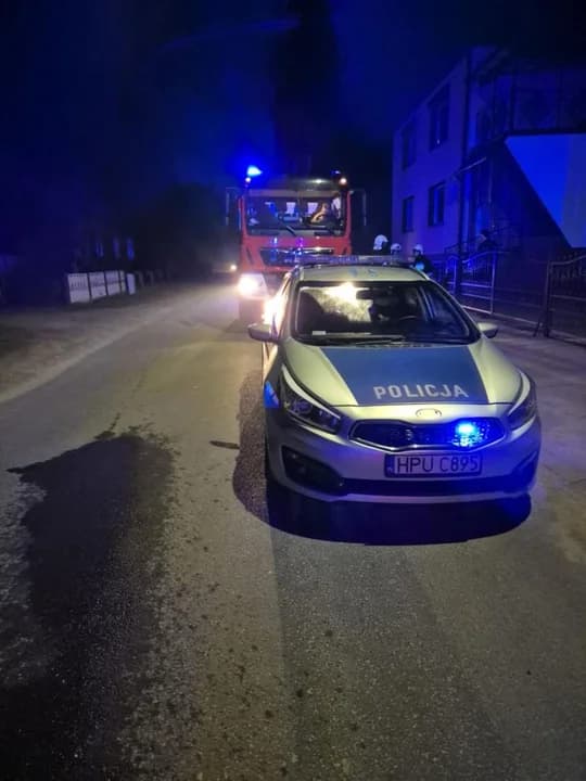 34-latek z Jarocina zaalarmował służby o wybuchu bomby, nieprzytomnej kobiecie i dziecku