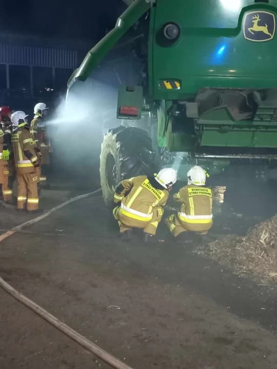 Pożar kombajnu w Rusku — zdjęcie 2 z 5
