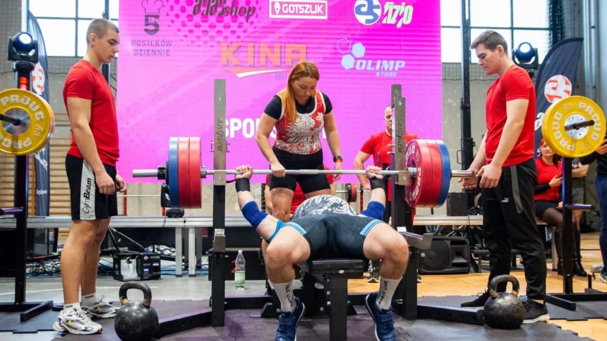 Spore ciężary wyciskane na zawodach Atlas Fitness Club 2025 [ZDJĘCIA] — zdjęcie 6 z 57