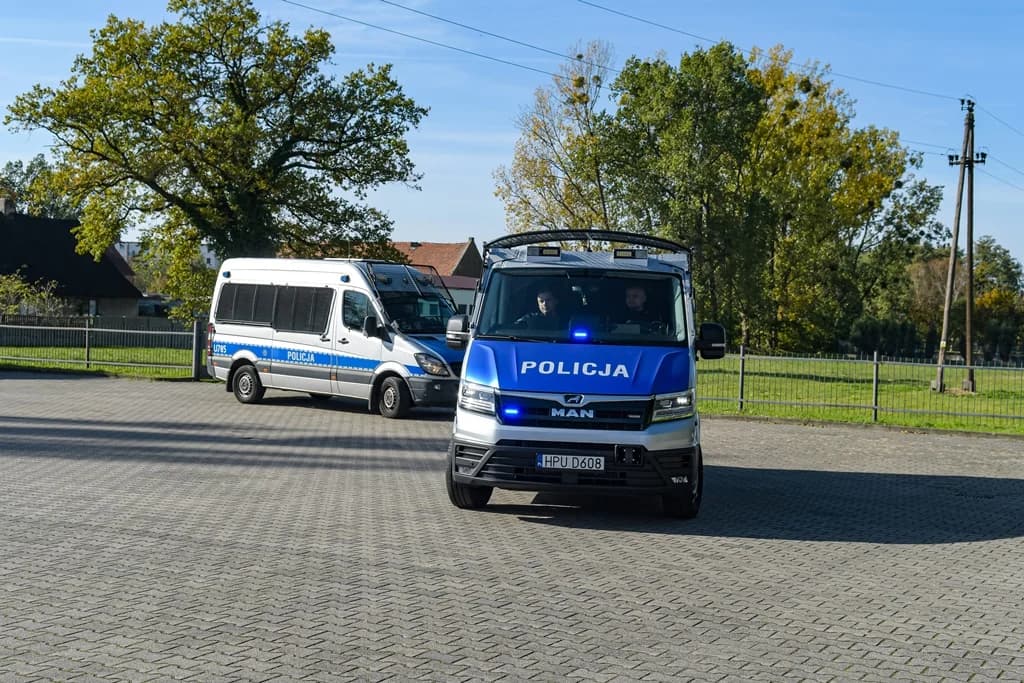 Katastrofa samolotu, uzbrojeni przestępcy i działania antyterrorystów - duże ćwiczenia policji i służb ratowniczych [ZDJĘCIA I FILM]