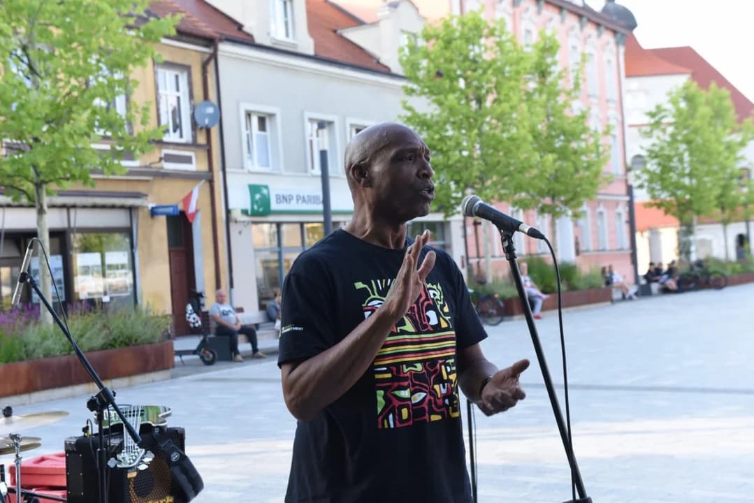 Letnie brzmienia w Jarocinie. Dean Bowman porwał publiczność wyjątkowym koncertem — zdjęcie 5 z 59