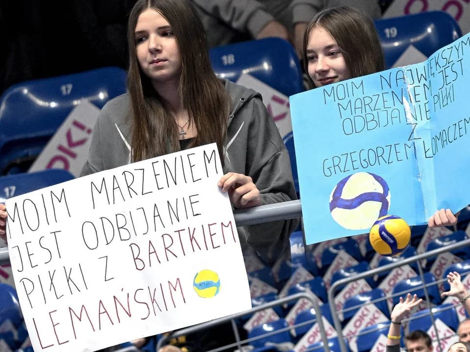 Nikola i Julia kochają siatkówkę. Pojechały na mecz z idolami i spełniły jedno z marzeń  [ZDJĘCIA]