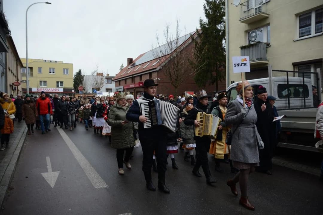 14. Jarocińskie Kolędowanie z Orszakiem Trzech Króli. Najwięcej było przedszkolaków  [ZDJĘCIA]