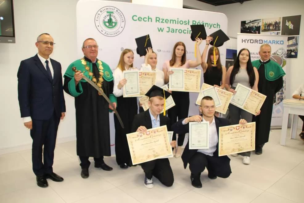 W Jarocinie odbyła się uroczysta ceremonia Wyzwolin Czeladniczych, czyli przejścia z ucznia na czeladnika [ZDJĘCIA, SONDA]