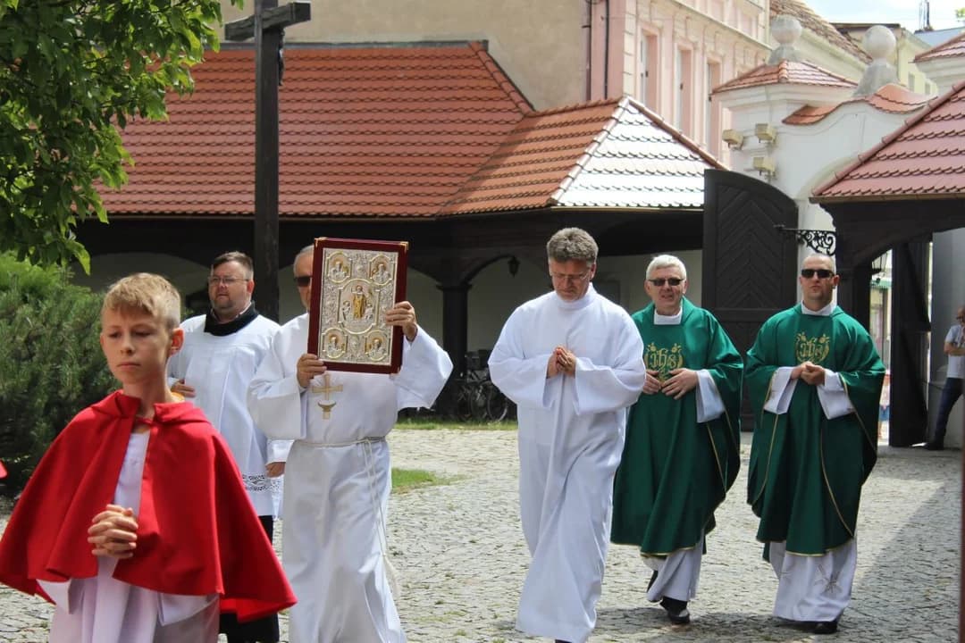 Pożegnanie kapłanów w parafii św. Marcina w Jarocinie — zdjęcie 6 z 64