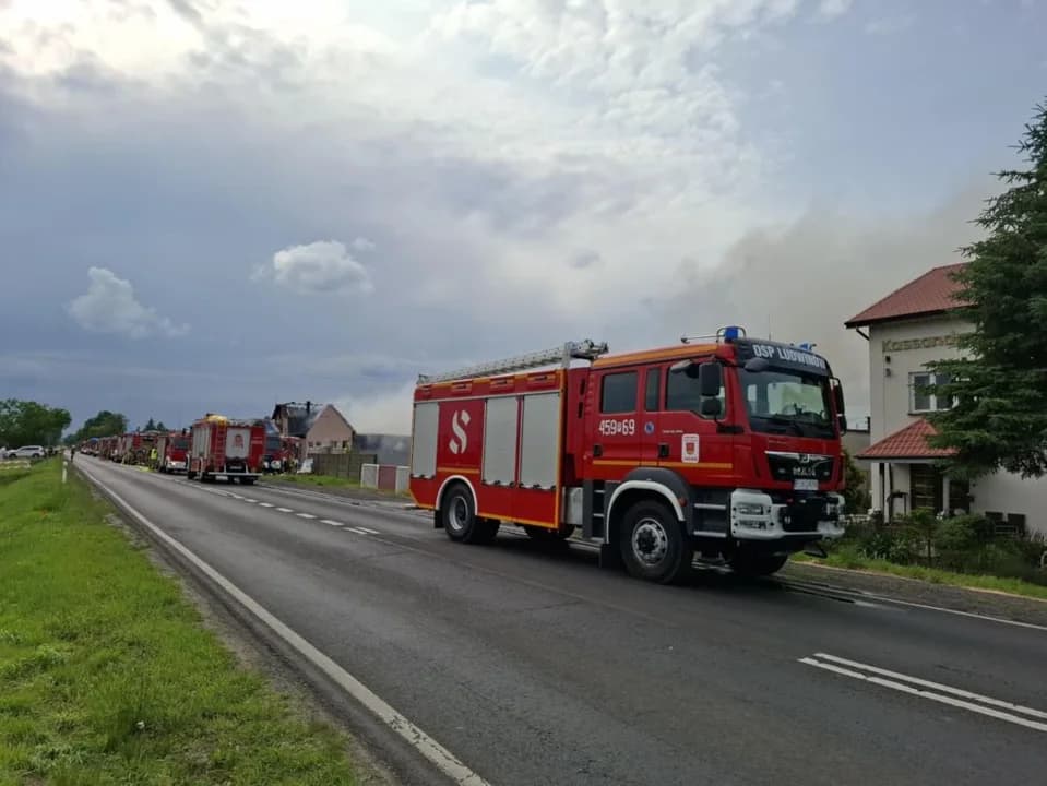 Jarocińscy strażacy uczestniczyli w gaszeniu dużego pożaru hurtowni zabawek