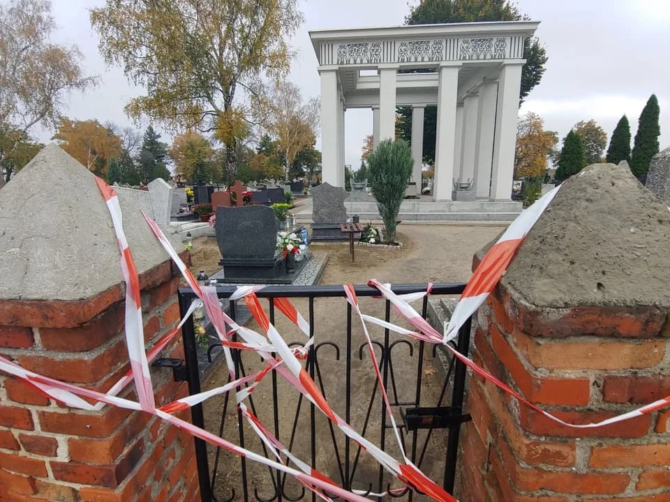 1 listopada na jarocińskich cmentarzach. Zobacz zdjęcia ze Wszystkich Świętych z poprzednich lat [GALERIA] — zdjęcie 2 z 306