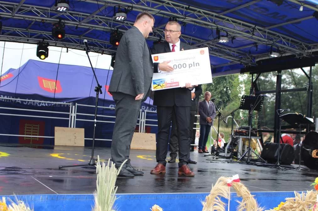Gmina Jaraczewo przekazała pieniądze ukraińskiemu miastu Nowowołyńsk